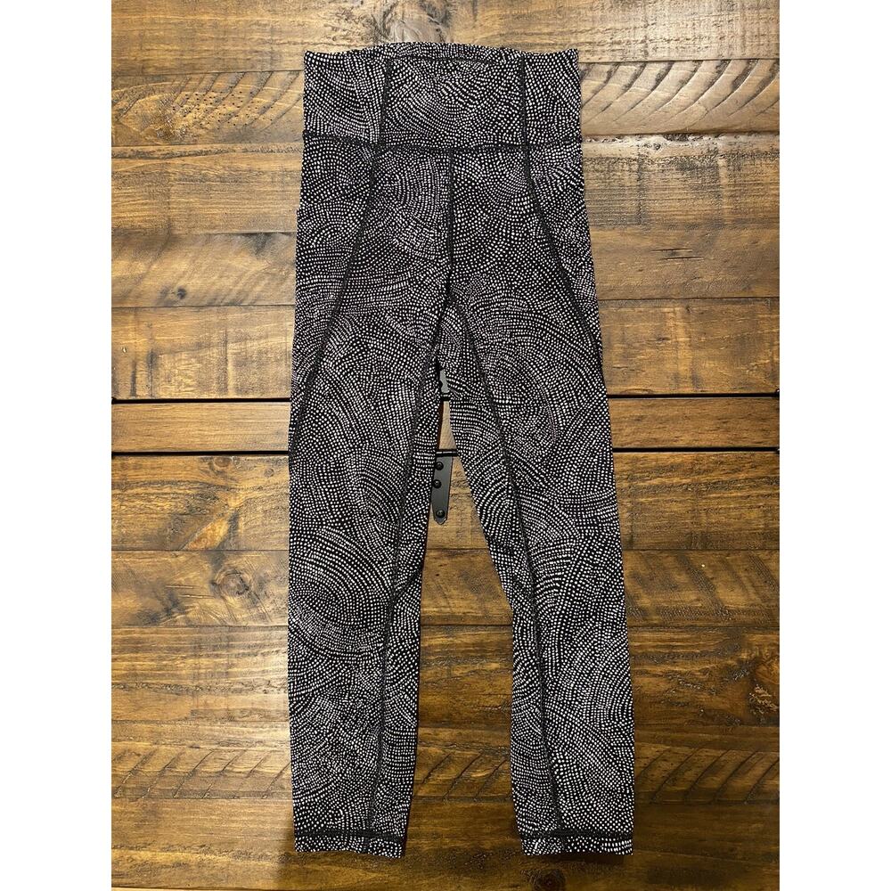 Lululemon Time To Sweat Crop 23" in Free Spirit Alpine White Black Size: 2